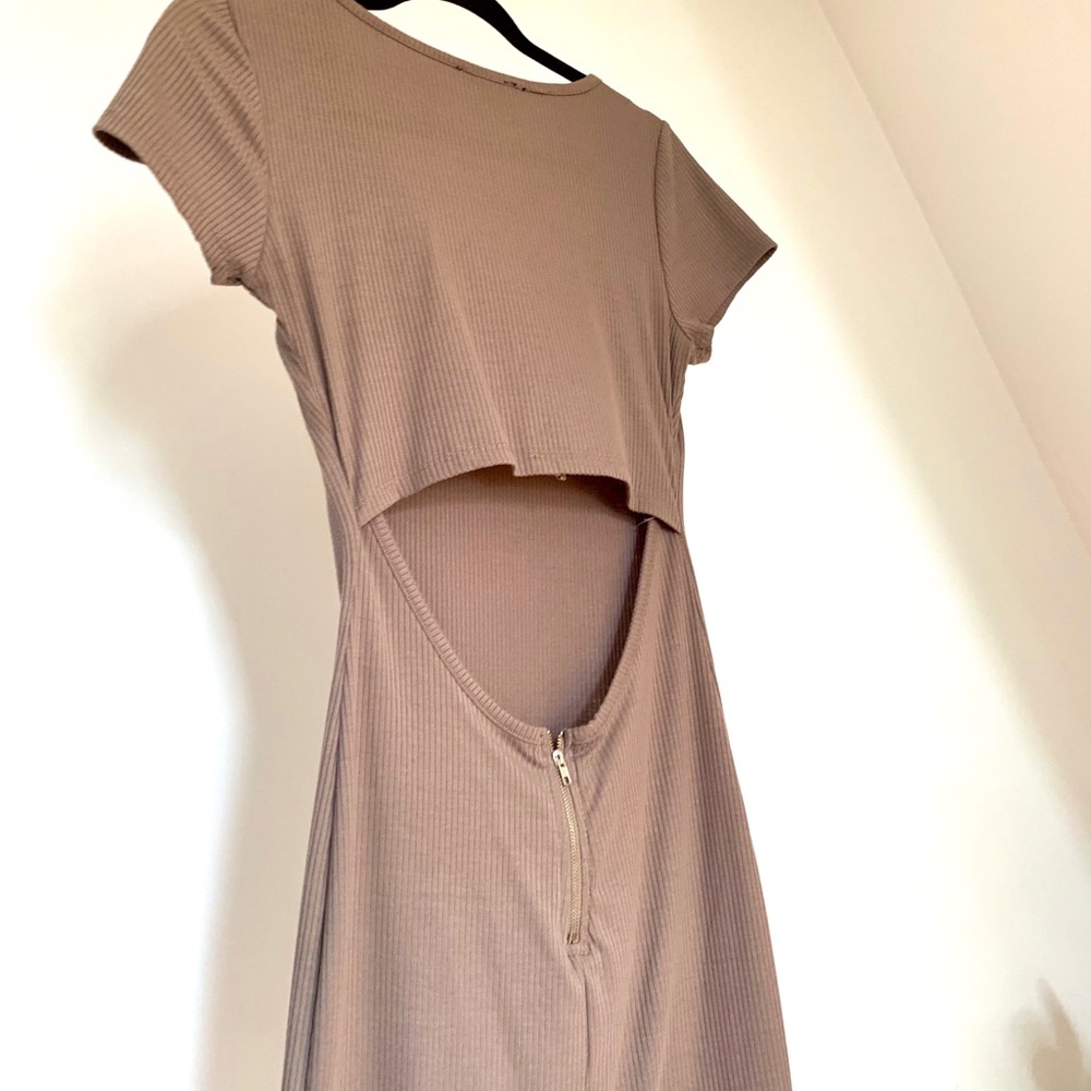 Dress Blush with open back and zipper